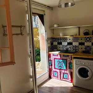  Appartement Deux pièces rez-de-jardin France